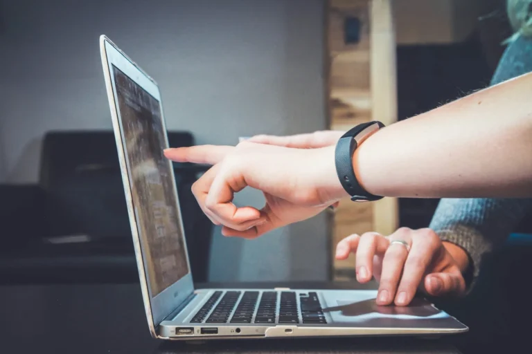 pourquoi avoir un site internet est indispensable en 2025 illustration